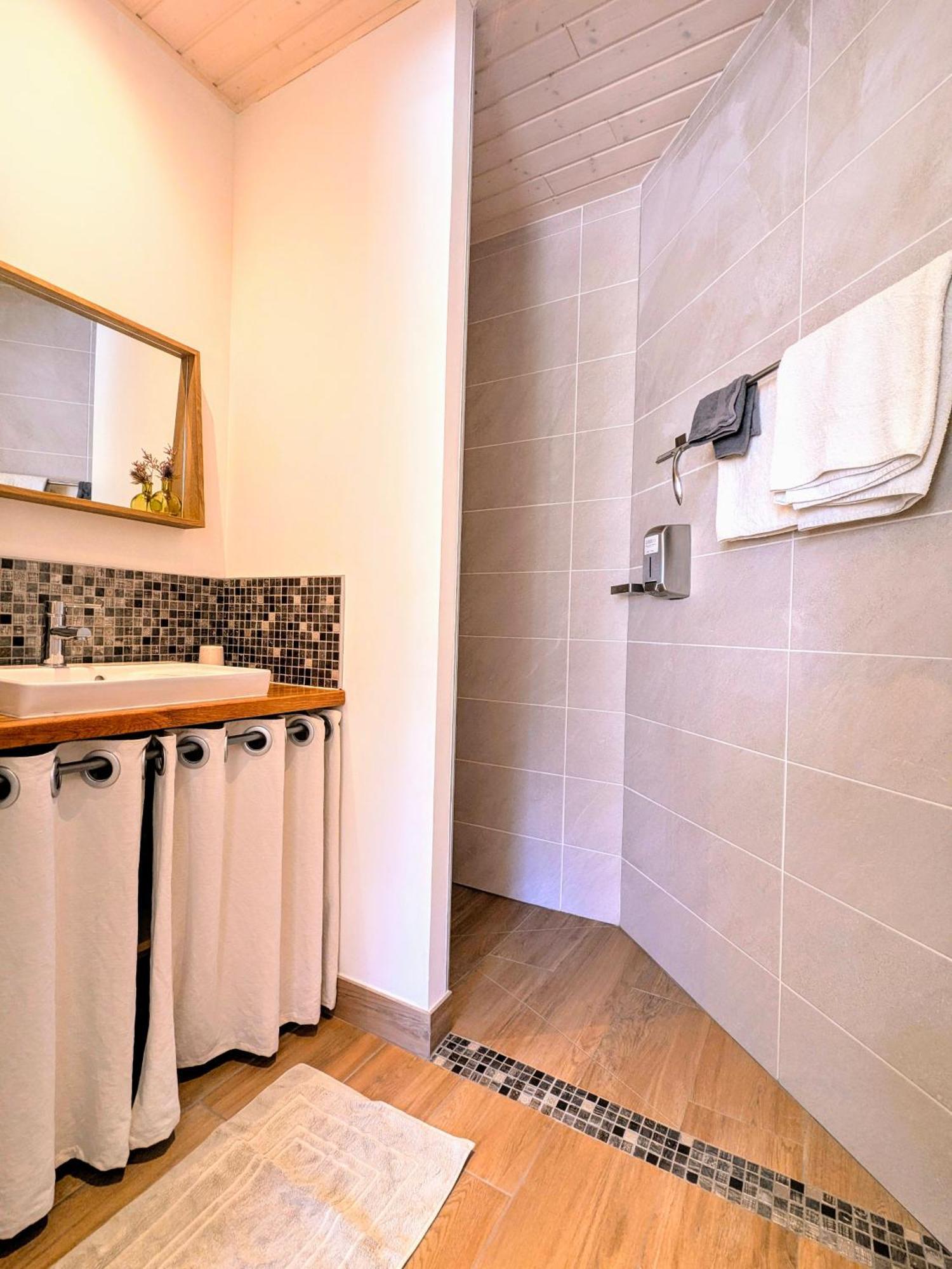 Villa Font Vive - Chambres D'Hotes Eco-Labellisees Avec Cuisine - Confort, Calme Et Vue Exceptionnels ! Grospierres Luaran gambar